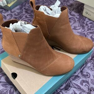 Tom’s Kelsey Tan Oiled Nubuck/suede